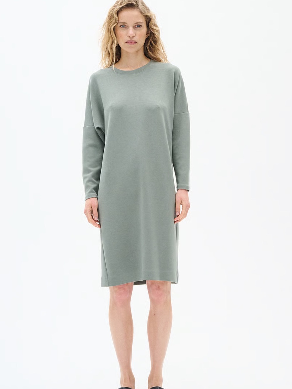 NWT In Wear Relaxed Crewneck Midi Dress in Sage cute
